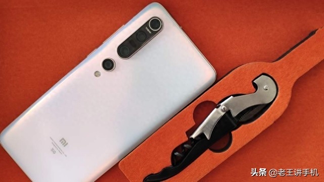 荣耀Play4Pro真的挺失败！官网直降400元，销量被小弟碾压