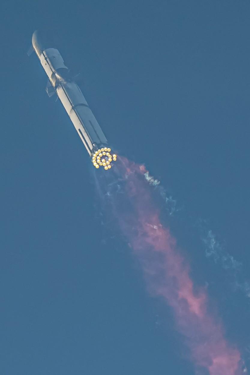 直击马斯克星舰爆炸现场：8台发动机失灵，人为炸掉火箭