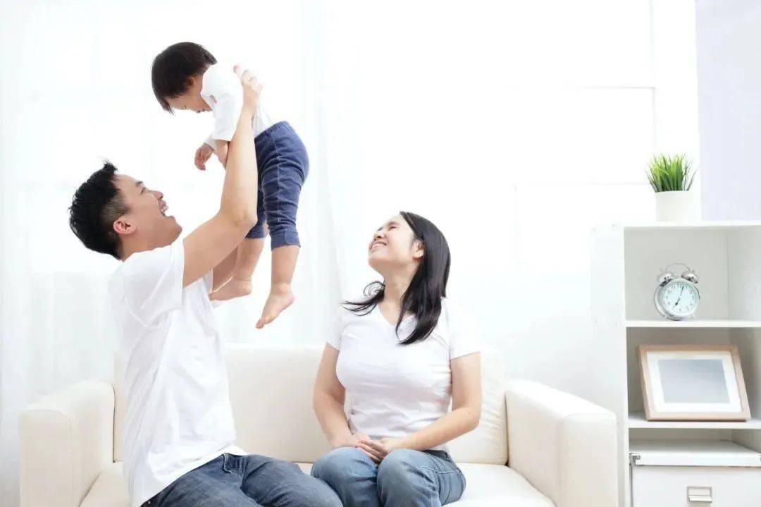 国产奶粉上攻高端,伊利金领冠成为“卷王”