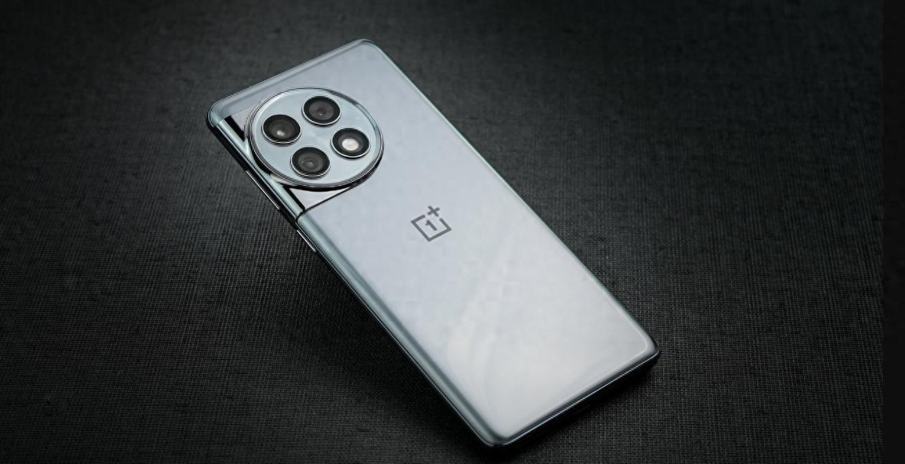 12G+256G，这4款手机配置骁龙8Gen2芯片，有顶级性能但便宜很便宜