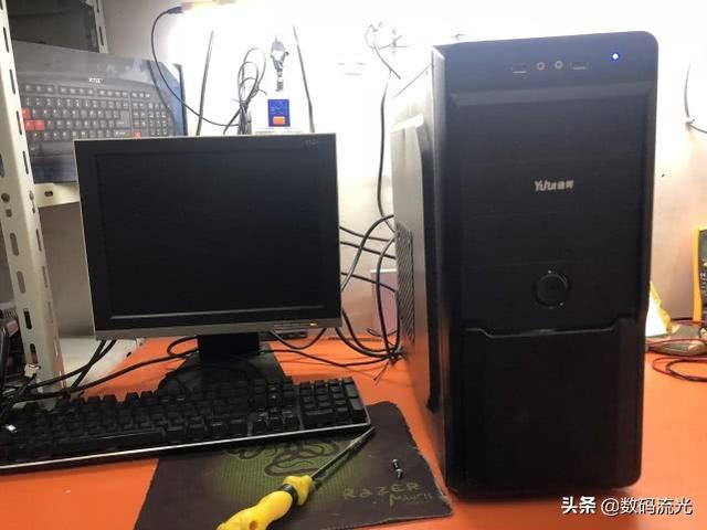 电脑显示器不亮主机正常（电脑显示器灯亮但是黑屏）
