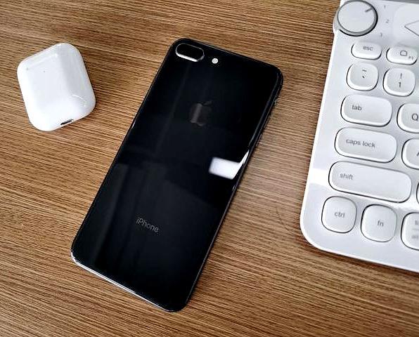 2020，回看LCD的尖刀产品iPhone 8plus