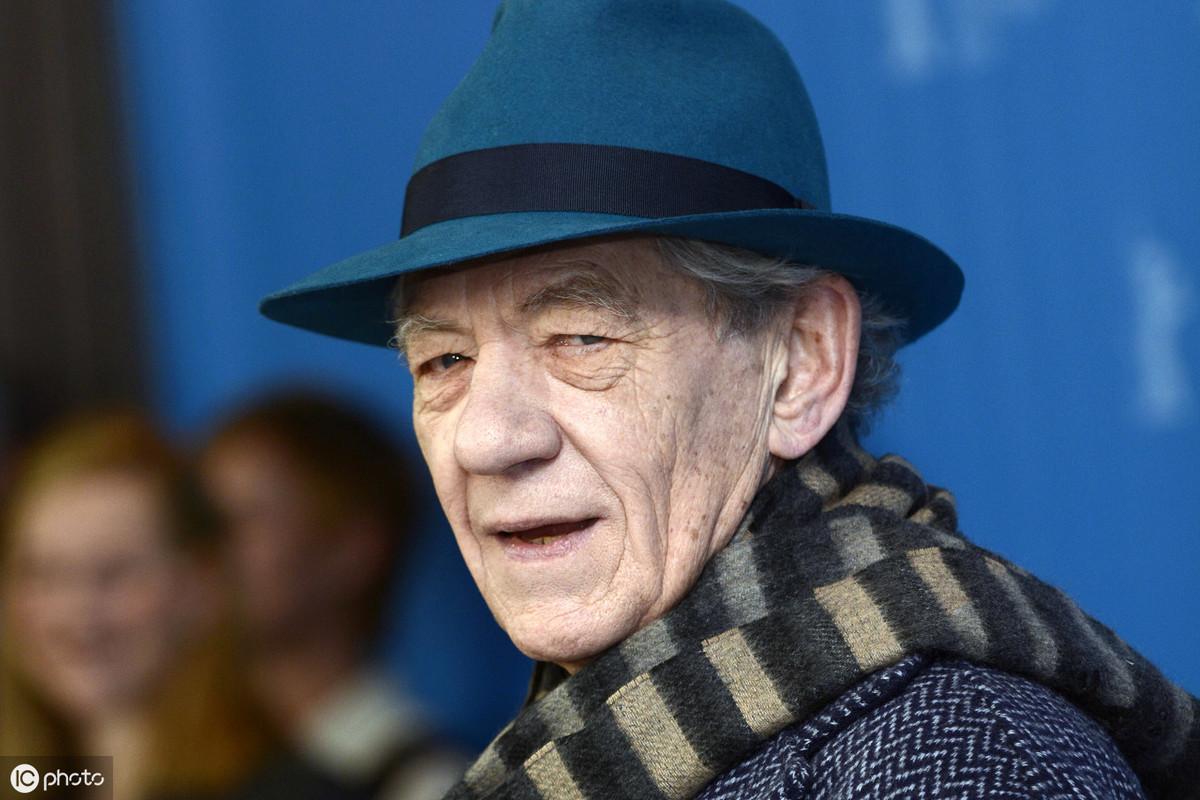 15秒记一个单词(第707个)emerge