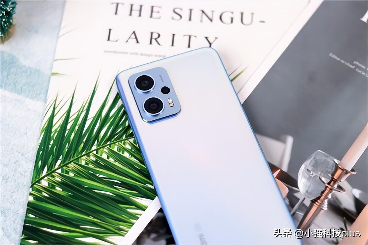 性价比高的手机，目前这三款值得入手，256GB最高价格才1499元