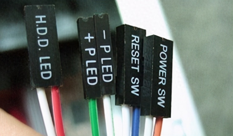 电脑闲置时间久了开不了机，不要急着去修，可以先自己解决一下