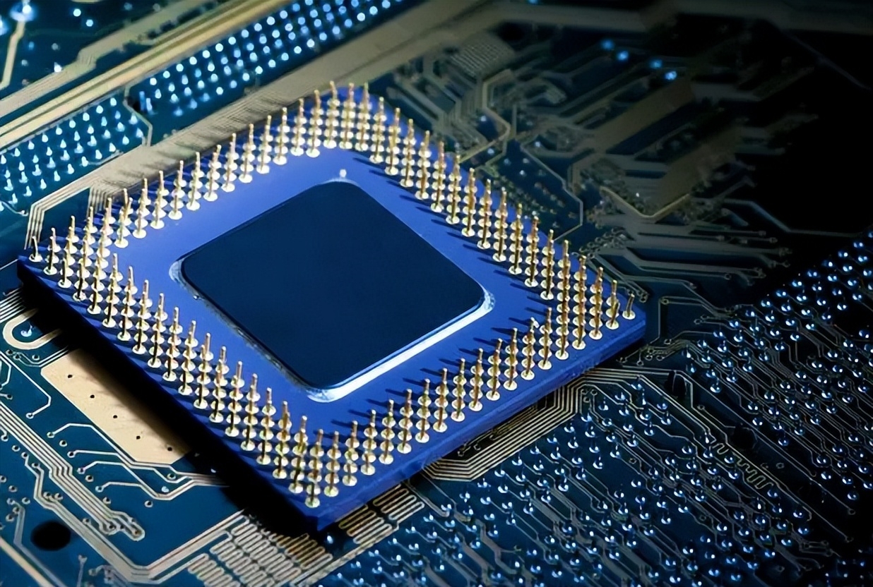 华为公布最新版手机，美国担心了？雷蒙多：阻止先进芯片流向中国