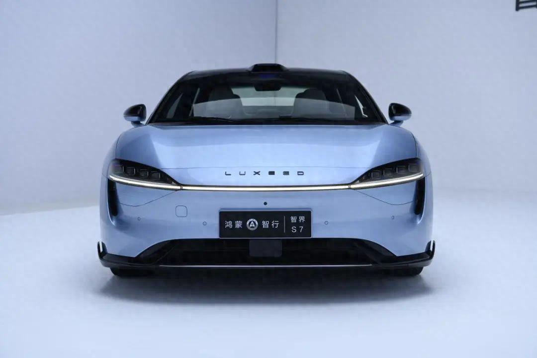华为智选首款轿跑，鲲鹏外型，游艇座舱，智界S7实拍揭秘