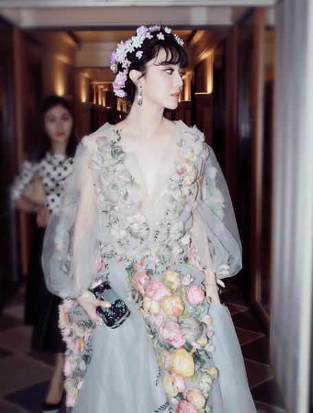 白人圈里比谁白 范爷Baby白到反光