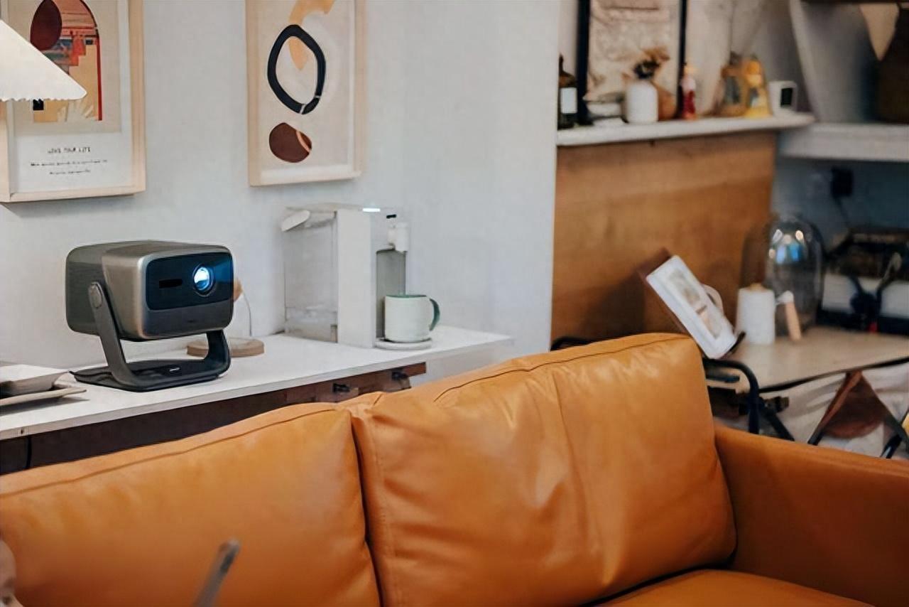 激光投影仪再升级，三色激光配上4K，坚果N1S Pro 4K售价不到6K