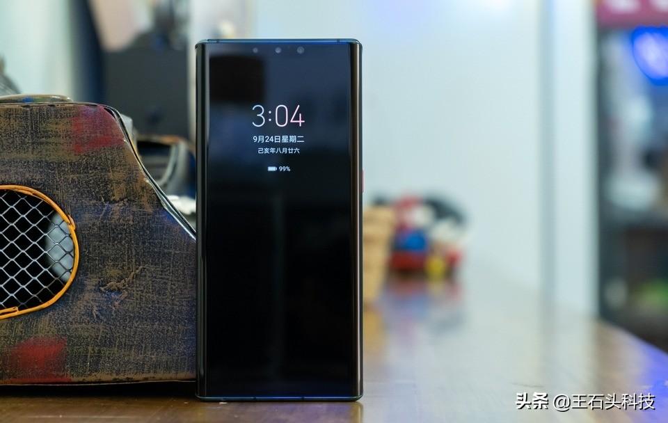 华为Mate 30 Pro首碎:看完官方屏幕维修价,心也碎了