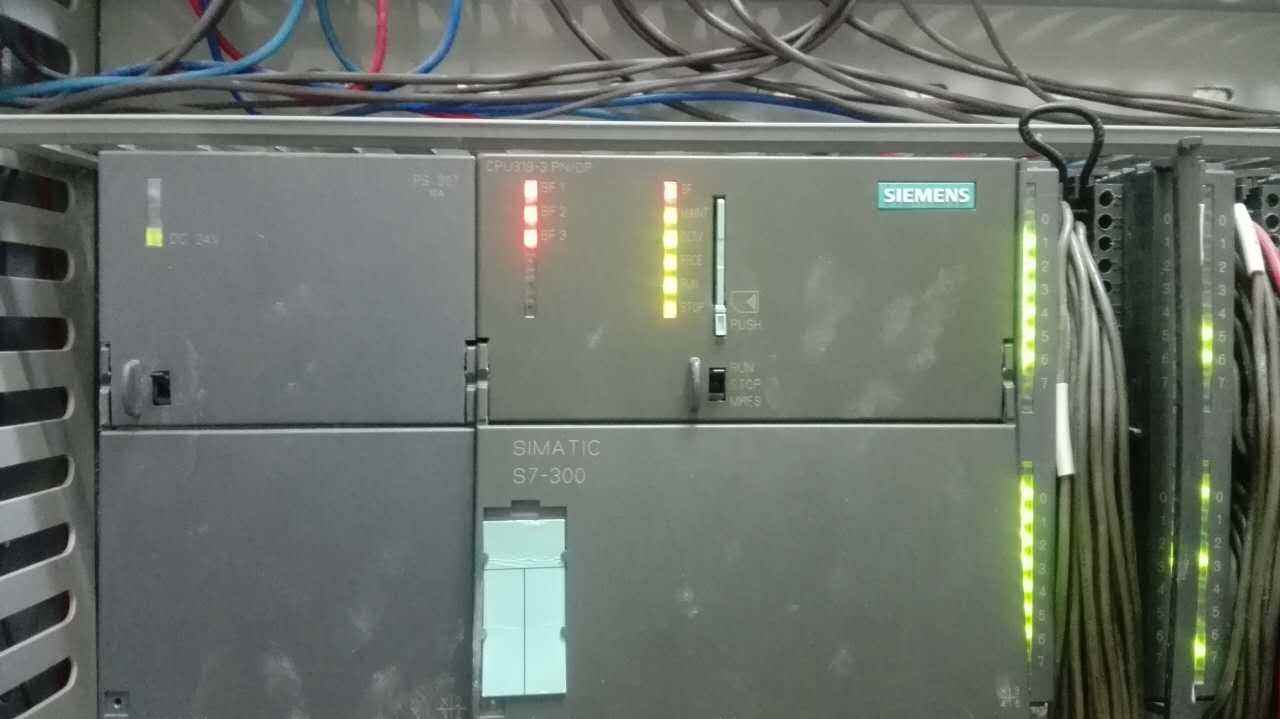 西门子plc西门子s7-300 西门子s7-400所有灯全亮 不运行故障处理
