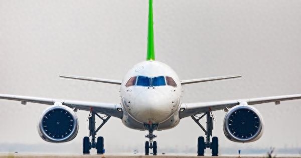 百年瞬间丨国产大型客机C919成功首飞