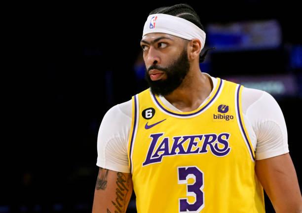 戴维斯季后赛场均超20分12板3帽，NBA历史第五人