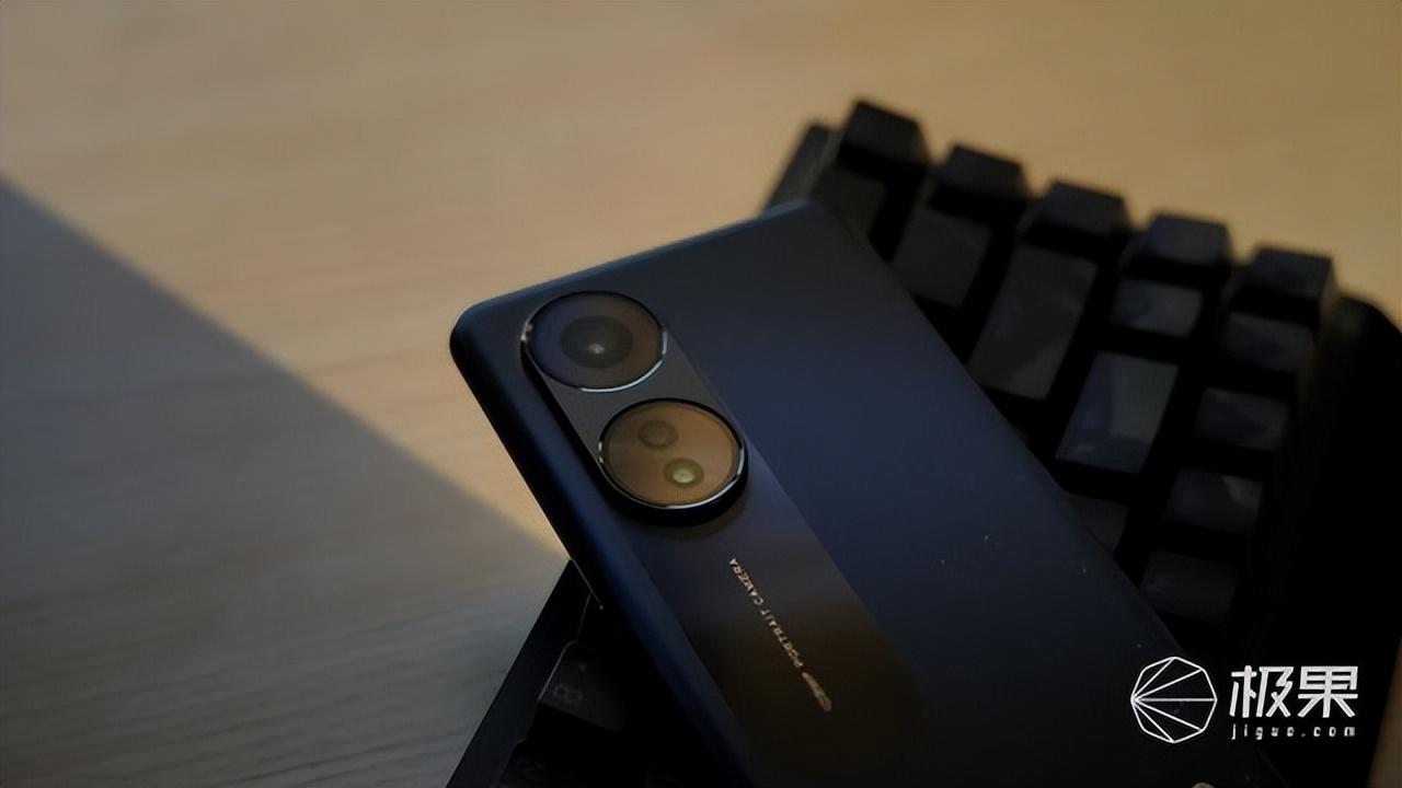 OPPO A1 Pro轻上手：曲面屏+1亿像素，售价1799元起的入门神机