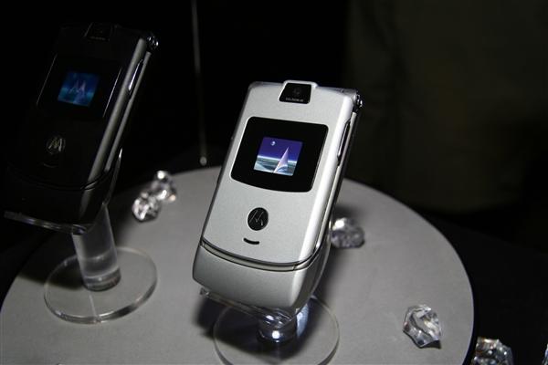 450元！一代经典翻盖神机“摩托V3”复活：都是情怀