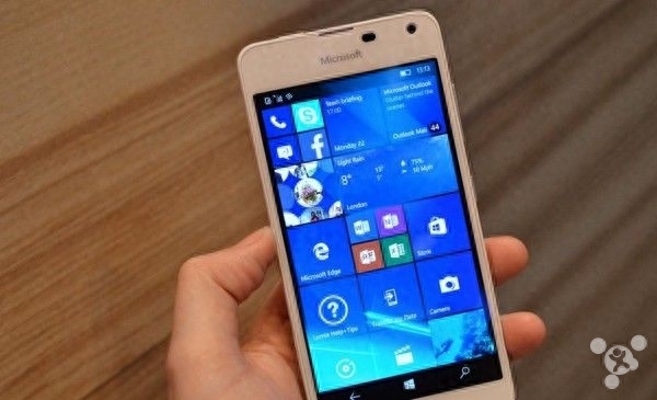 Lumia 650简单上手:性能平平 颜值比950还高