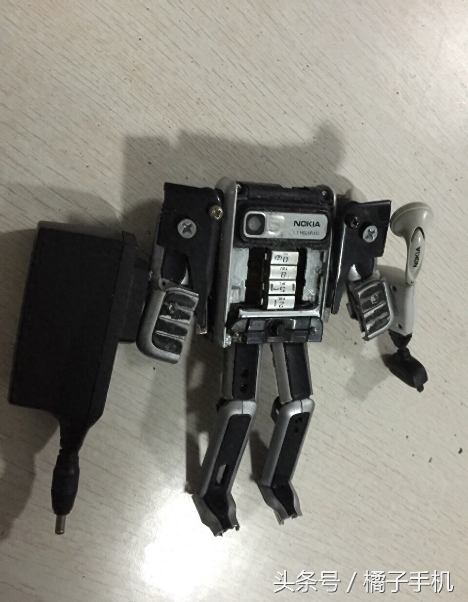 诺基亚3320变形机器人