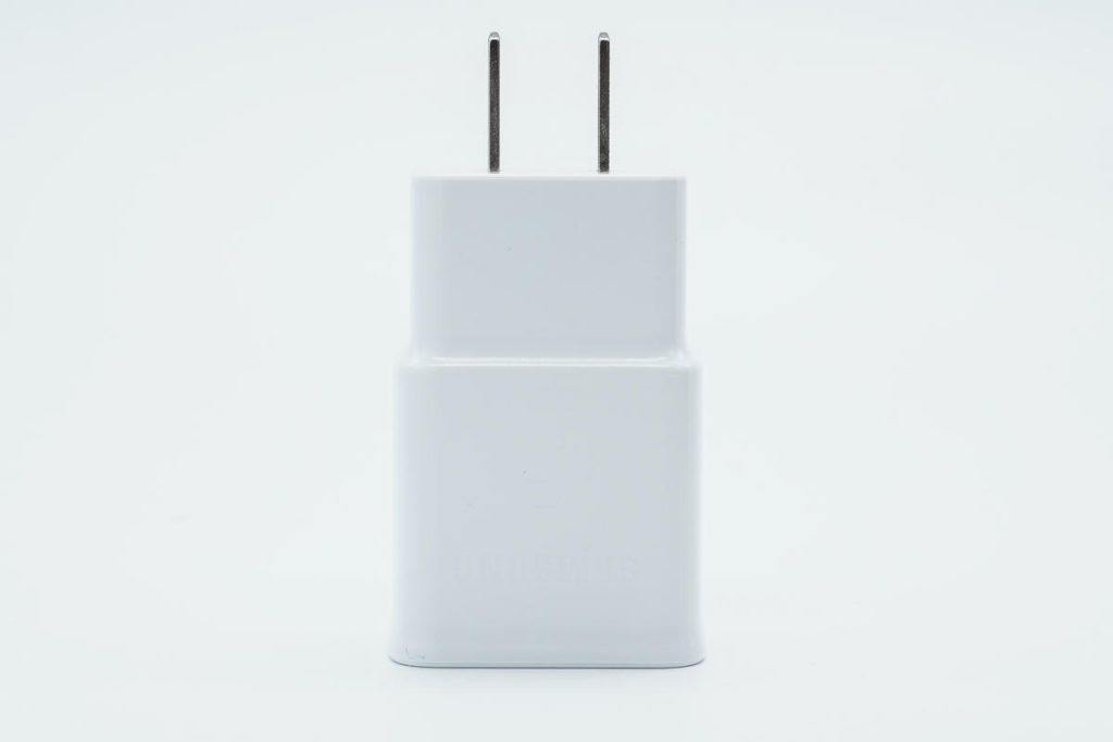 再战十年？三星最新原装15W充电器EP-TA200拆解