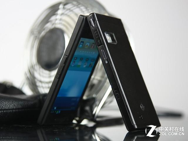 简约翻盖机型 三星W999商家报2699元