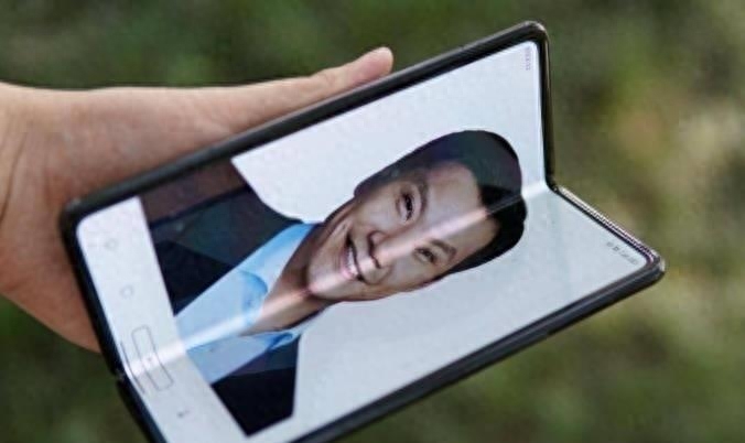 细数中国折叠屏手机成绩:小米尴尬,OV主打折叠小屏,龙头难撼动