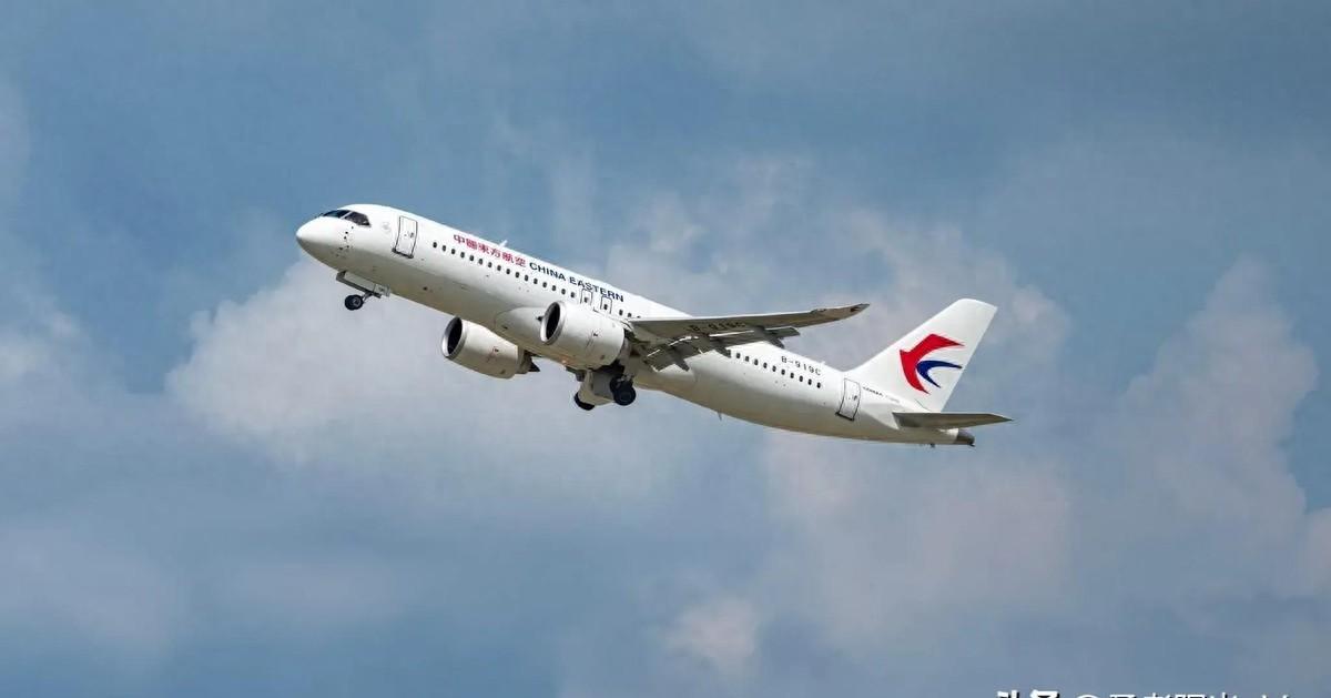 中国C919大飞机再添新星，第三架客机交付东方航空