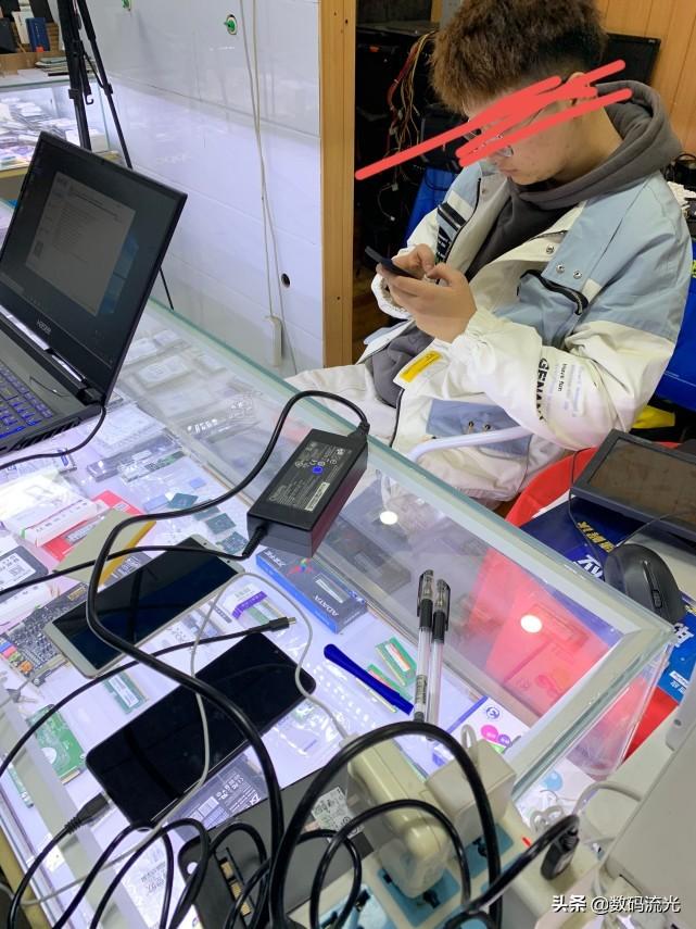 10元电脑清灰却花了100，学生吞不下这口气，老板：你想搞我