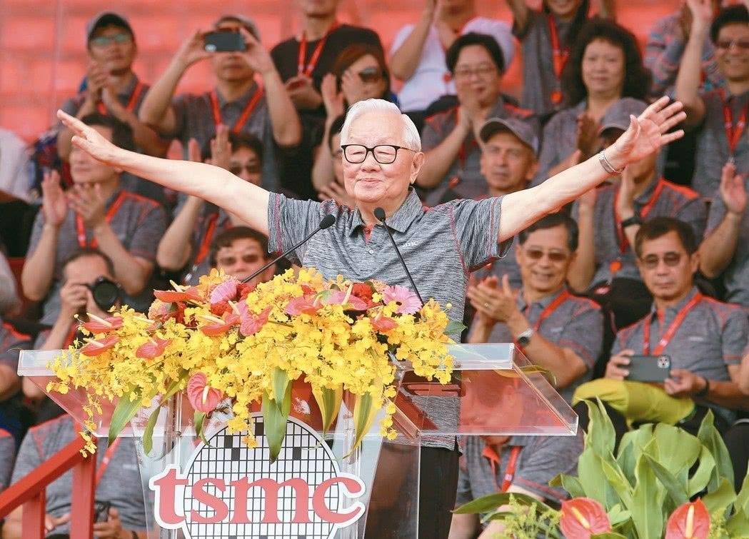 台湾35年心血被美国收割！拜登实施“毁台”计划，民进党已成弃子