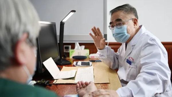 新变种XBB.1.5在美蔓延!张伯礼:没有特效药!囤药不如……