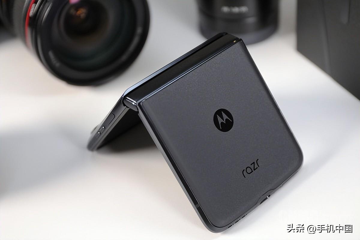 moto razr 2022评测：为“折叠旗舰”正名 开启折叠屏主力机时代