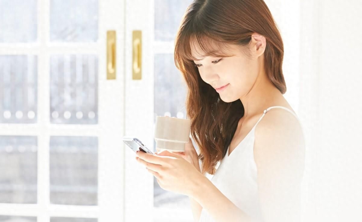 发现手机上被删除的照片都在这个地方，只需点击即可恢复