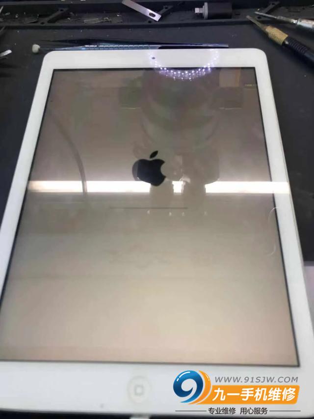 ipad开不开机了，充电也没有反应怎么回事