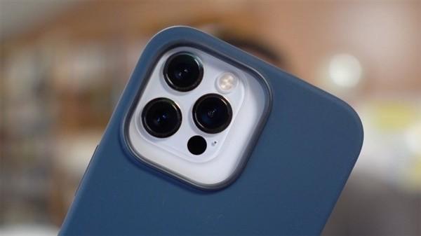 iPhone 13背部太丑遭吐槽：太厚了