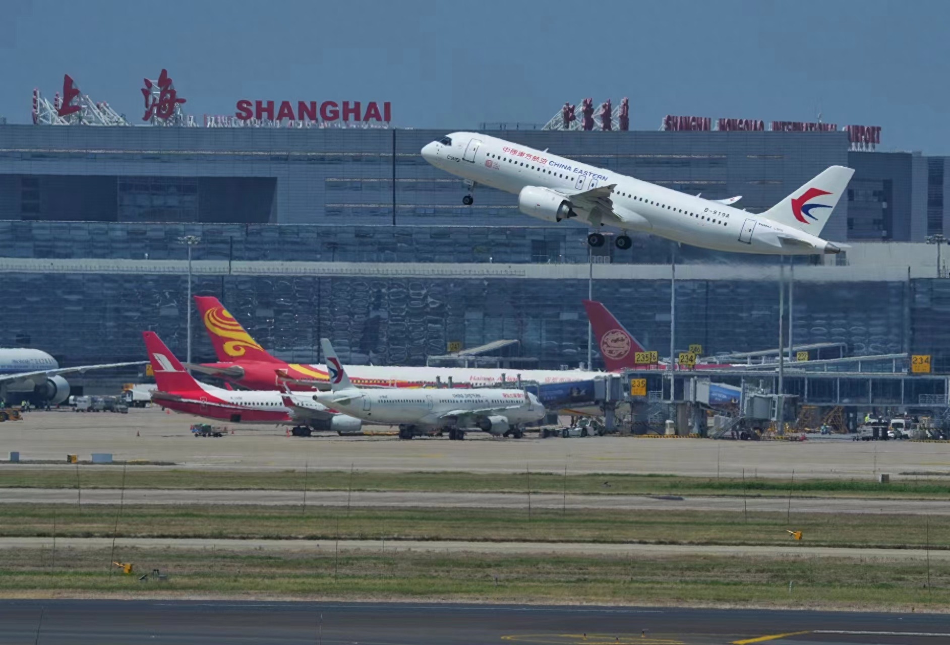 国产大飞机商业首飞成功!多图盘点C919十六年成长记录