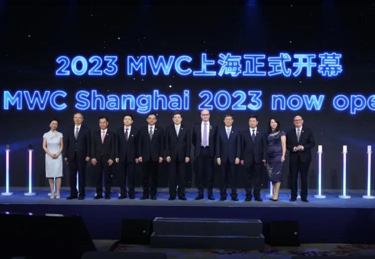 真服了上海这个通信展！6G、大模型、AR眼镜，所有黑科技都来了