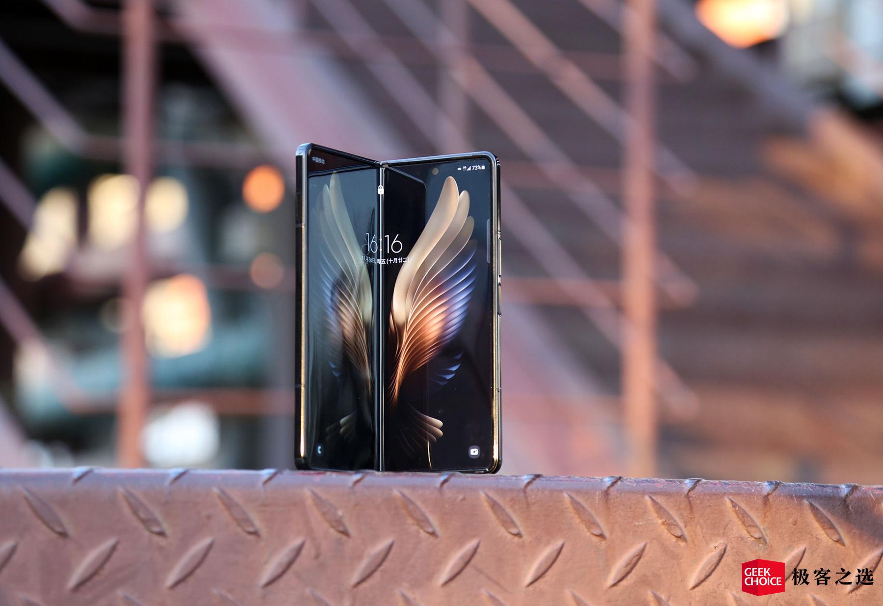 三星 W22 5G 评测:过万的折叠屏手机,竟然感觉还挺值