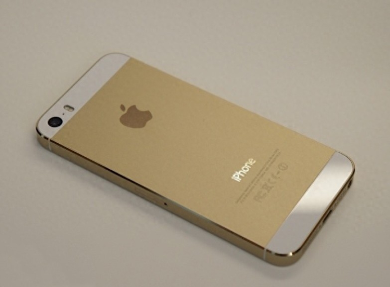 iPhone 5S时隔十年还能走红？复古风潮引发哄抢，购买需谨慎