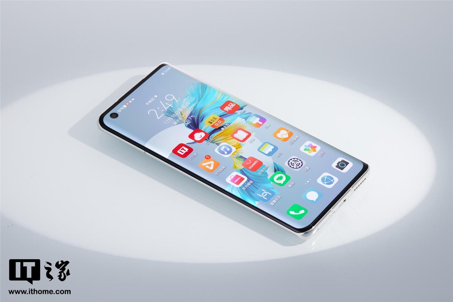 华为 Mate40 上手体验:旗舰性能兼顾轻薄手感