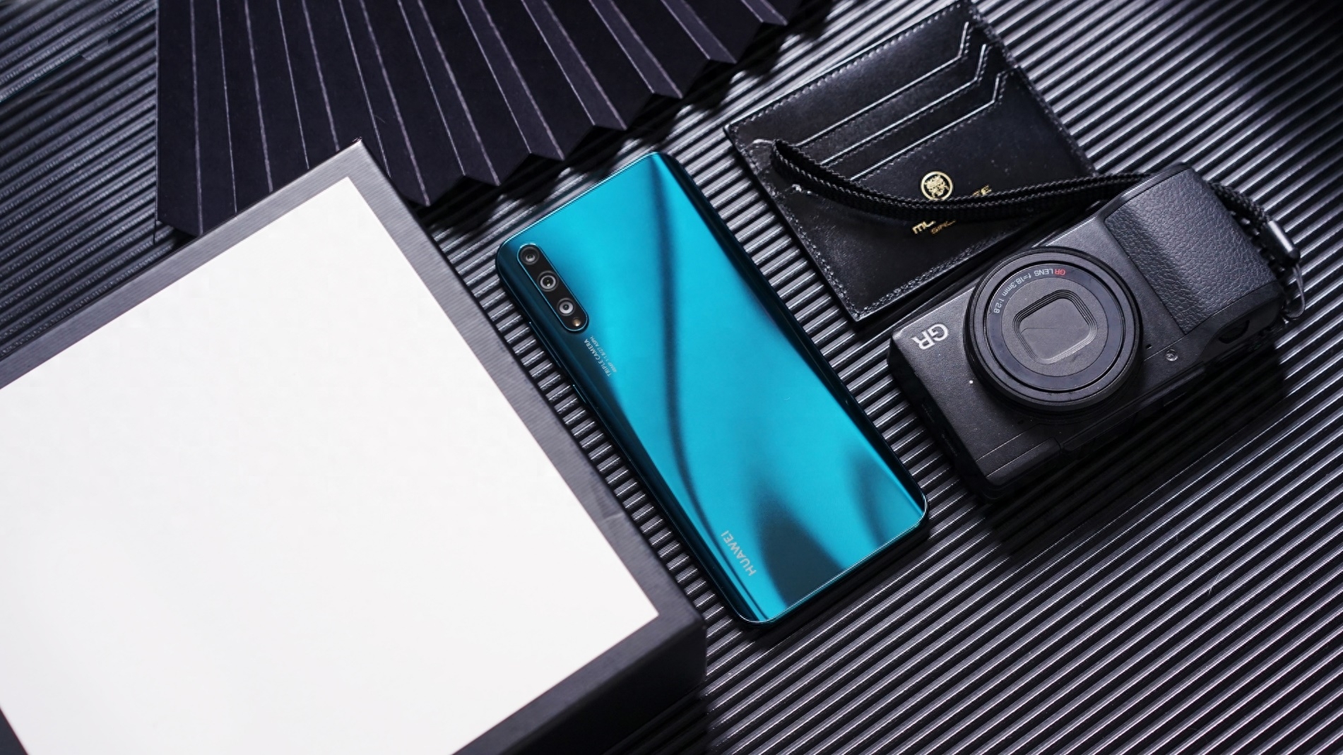 华为畅享10S上手测评:6.3英寸OLED屏+后置4800万三摄,1799贵吗