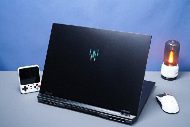 上手体验2024款掠夺者战斧18:14代i9+RTX 4090的顶级游戏神器