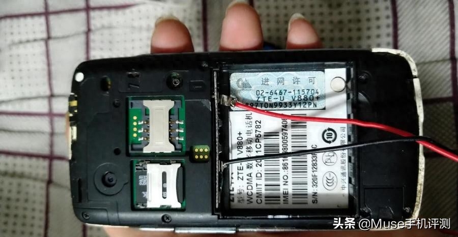 牛人爆改中兴v880致敬经典，网友：这成本怕是有点高