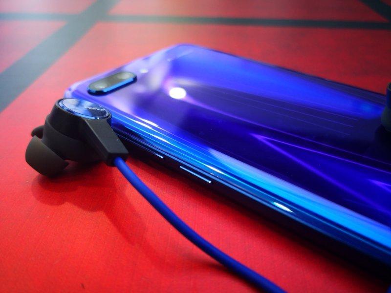 潮美旗舰荣耀10上手测评：AI拍照实力派，魅力非凡！