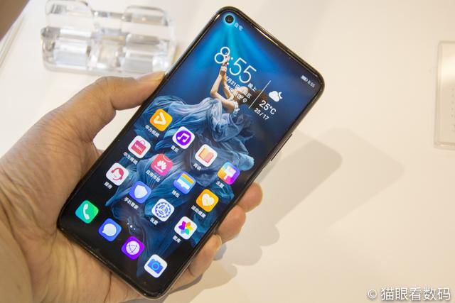 荣耀20 Pro上手简评：LCD屏四摄拍照旗舰