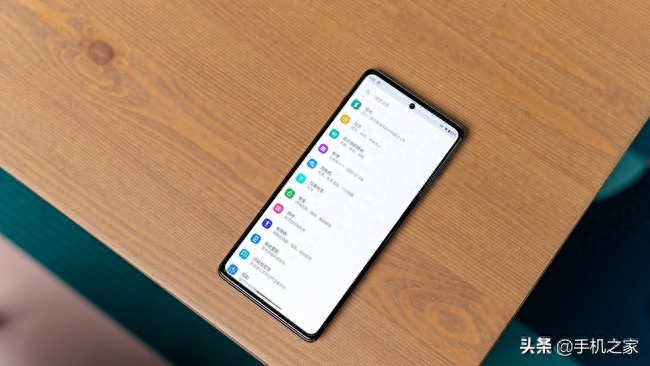 配置全面提升 体验更加均衡 摩托罗拉edge s pro评测