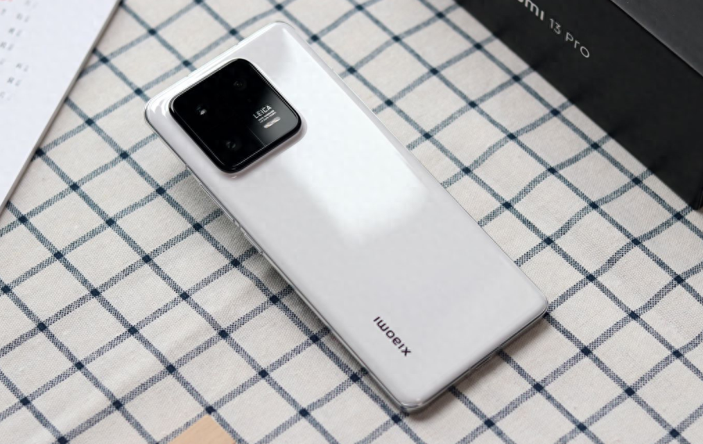 小米又降了！骁龙8Gen2+徕卡影像+5000mAh，猛降800很走心