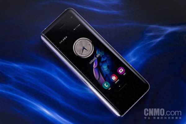 三星W20 5G评测:心系天下的传承 开合间尽显奢华内涵