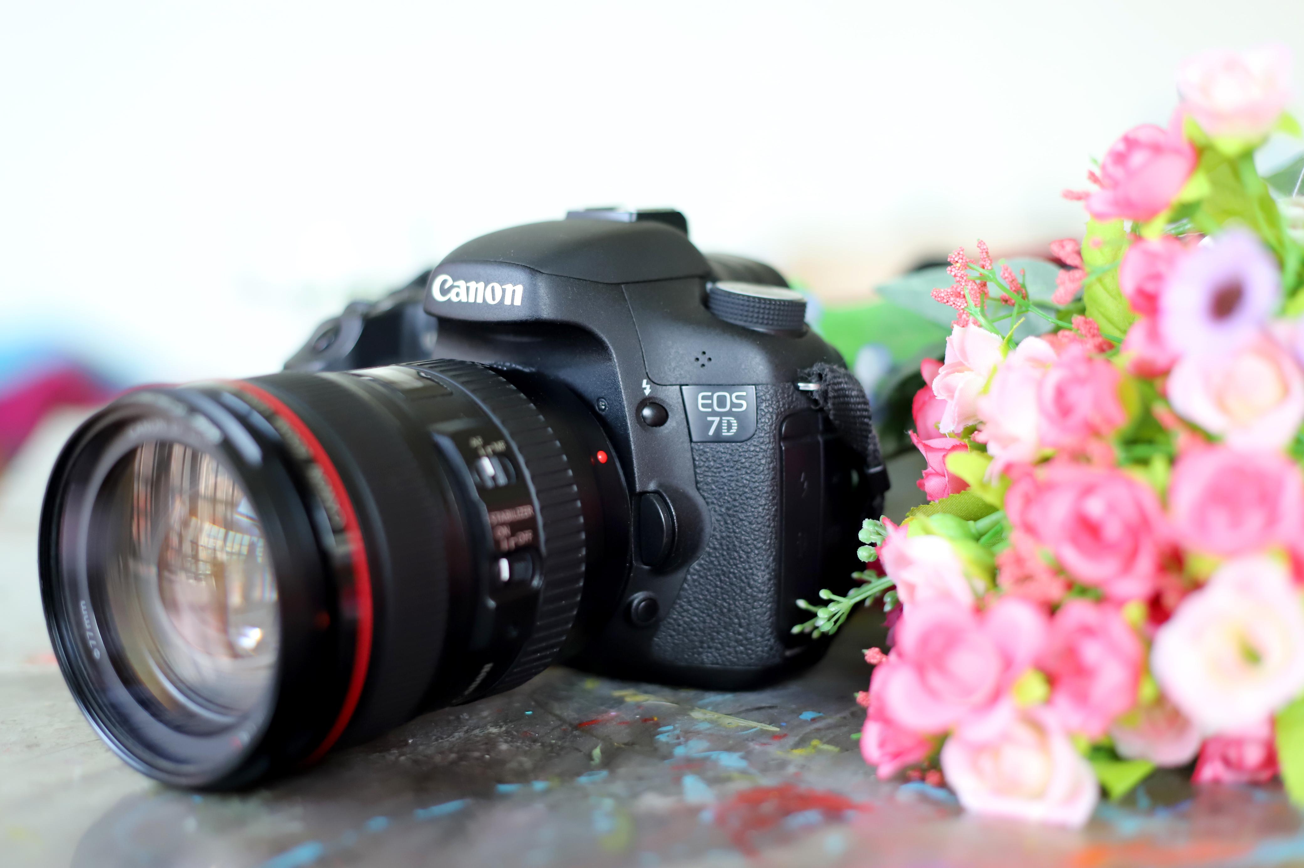 佳能一台拥有双核处理器的单反 成为当时中高端数码单反的新标杆