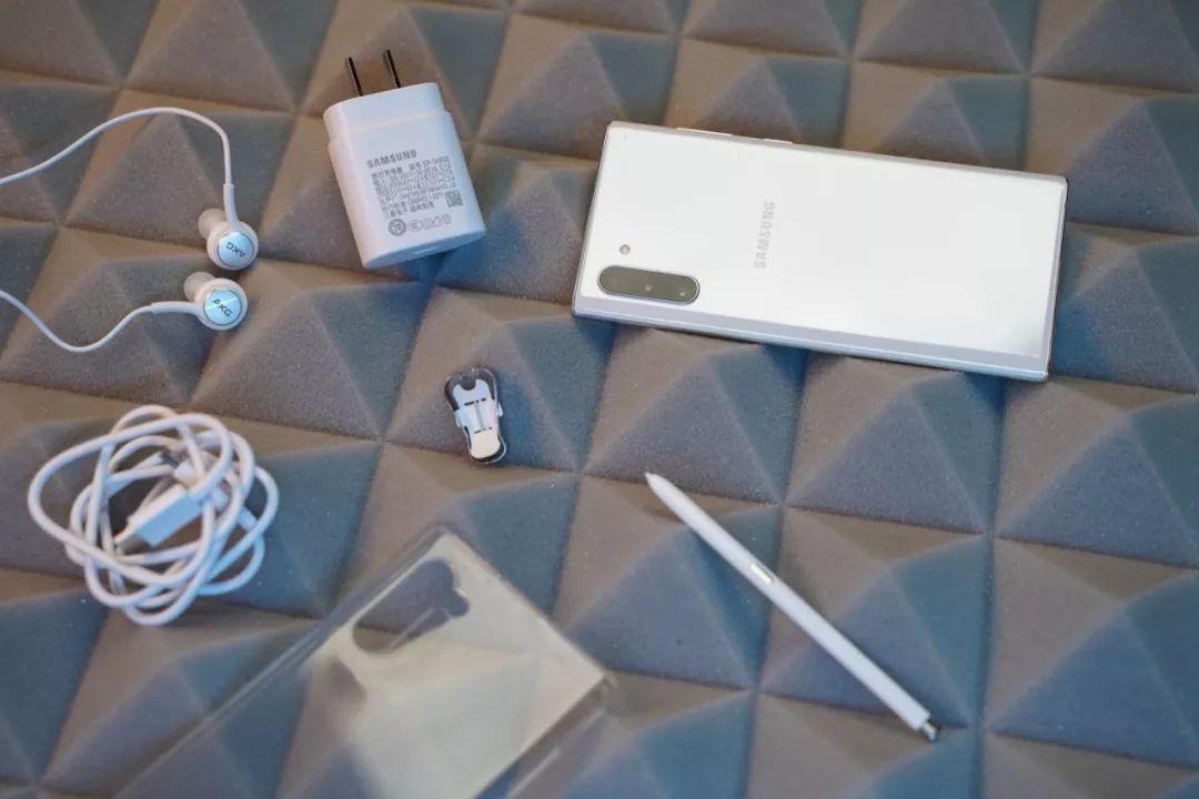 三星Note10深度上手：颜值极高下巴超窄，唯一不满意的就一点