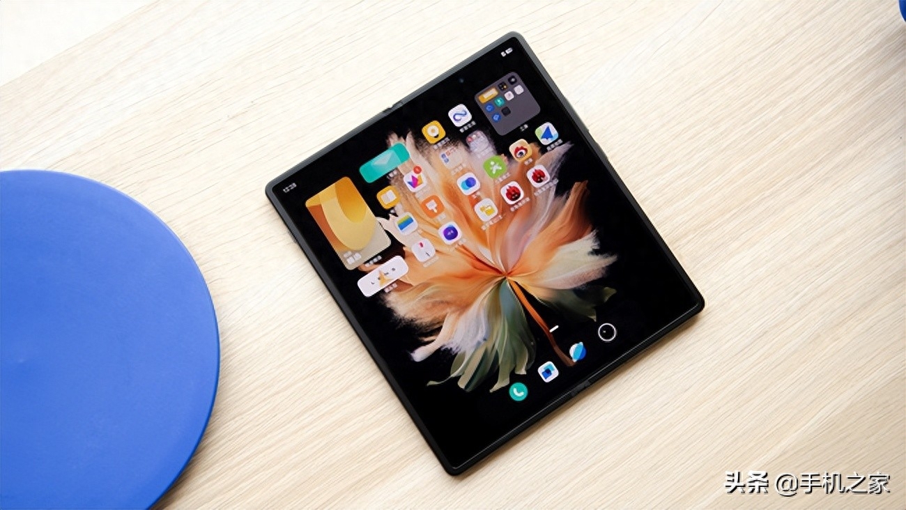 最低7699元起 2022年四款极好用的折叠屏手机推荐