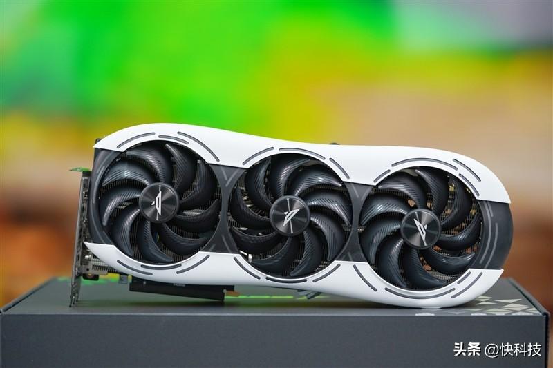 堆料不留遗憾的满血顶级非公旗舰！索泰RTX 4090 PGF OC评测