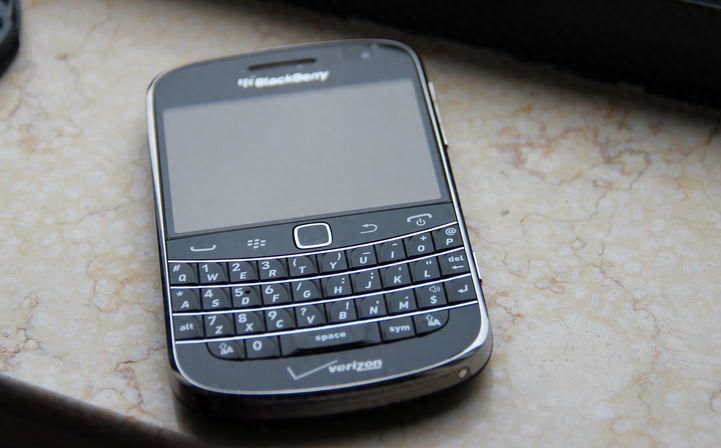 当年高达几千元,这台手机经典全键盘操作,如今仅二百